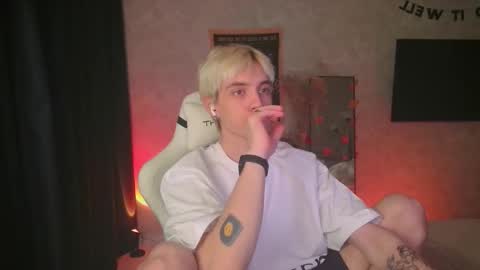 Snapshot of abslut chatting on October 22, 2025, 3:56 pm Nick online show from October 22, 2025, 3:56 pm