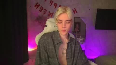 Snapshot of abslut chatting on November 8, 2025, 4:51 pm Nick online show from November 8, 2025, 4:51 pm