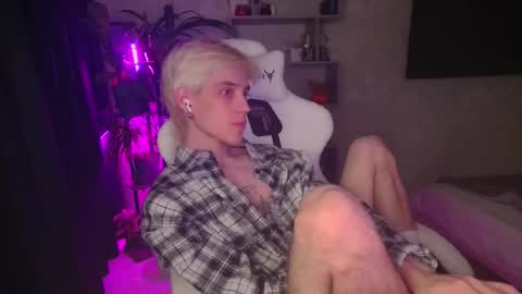 Snapshot of abslut chatting on November 29, 2025, 1:47 pm Nick online show from November 29, 2025, 1:47 pm