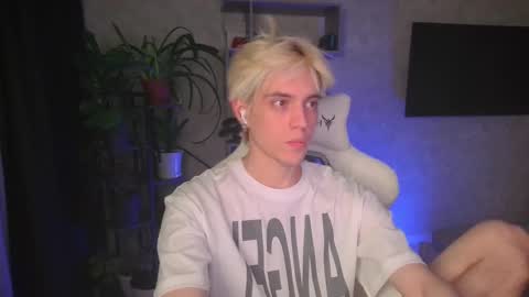 Snapshot of abslut chatting on December 4, 2025, 3:43 pm Nick online show from December 4, 2025, 3:43 pm