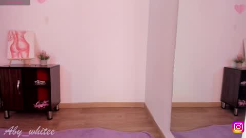 Snapshot of aby_whitee chatting on September 24, 2025, 12:08 pm Aby online show from September 24, 2025, 12:08 pm