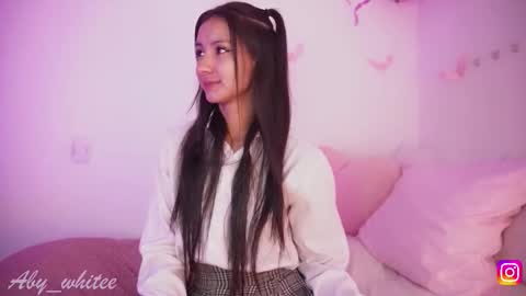 Snapshot of aby_whitee chatting on November 5, 2025, 10:48 am Aby online show from November 5, 2025, 10:48 am