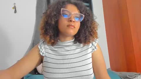 Snapshot of ada_gales_ chatting on November 4, 2025, 2:43 am  Isa  online show from November 4, 2025, 2:43 am