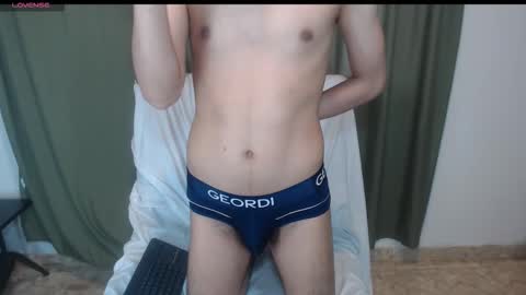 Snapshot of adam_sinclair chatting on November 17, 2025, 8:25 pm adam_sinclair online show from November 17, 2025, 8:25 pm