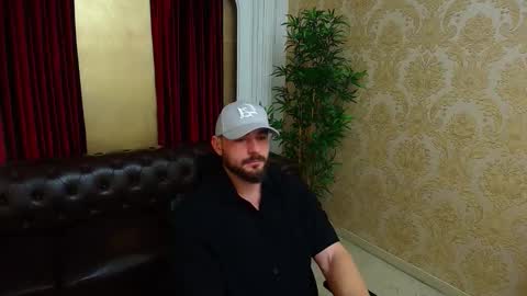 Snapshot of adamjameson chatting on November 30, 2025, 5:33 am AdamJameson online show from November 30, 2025, 5:33 am