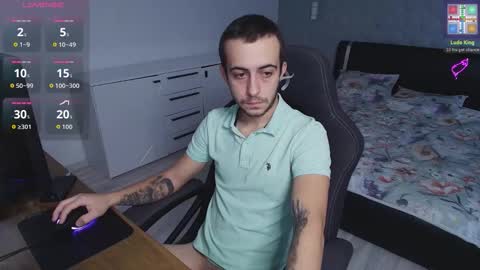 Snapshot of adamrayn chatting on November 10, 2025, 12:15 pm Adam Rayn online show from November 10, 2025, 12:15 pm