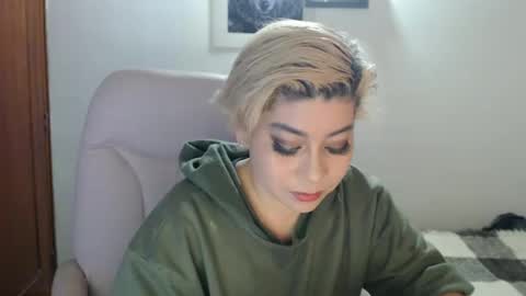 adan_romanoff online show from December 4, 2025, 9:07 am