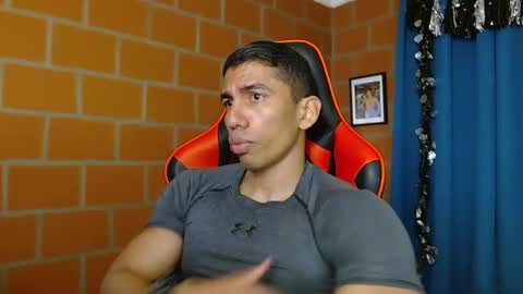 Snapshot of adan_sin1 chatting on January 4, 2025, 7:02 pm Adan Sin online show from January 4, 2025, 7:02 pm