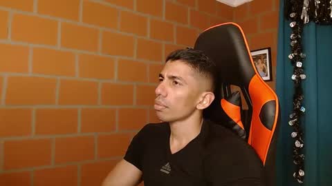 Snapshot of adan_sin1 chatting on January 6, 2025, 11:52 pm Adan Sin online show from January 6, 2025, 11:52 pm