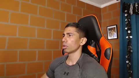 Snapshot of adan_sin1 chatting on January 18, 2025, 5:48 pm Adan Sin online show from January 18, 2025, 5:48 pm