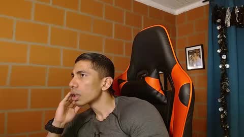 Snapshot of adan_sin1 chatting on January 18, 2025, 9:45 pm Adan Sin online show from January 18, 2025, 9:45 pm