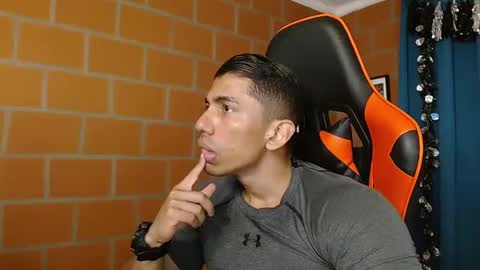 Snapshot of adan_sin1 chatting on February 3, 2025, 7:10 pm Adan Sin online show from February 3, 2025, 7:10 pm