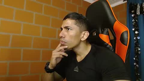 Snapshot of adan_sin1 chatting on February 4, 2025, 7:00 pm Adan Sin online show from February 4, 2025, 7:00 pm