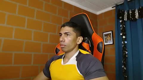 Snapshot of adan_sin1 chatting on February 6, 2025, 2:37 pm Adan Sin online show from February 6, 2025, 2:37 pm