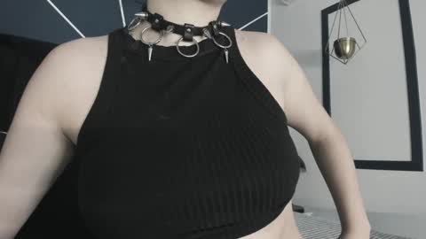 Snapshot of adeelinee chatting on February 6, 2025, 7:51 pm Ade online show from February 6, 2025, 7:51 pm