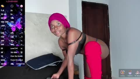 Adele online show from December 5, 2025, 7:43 pm