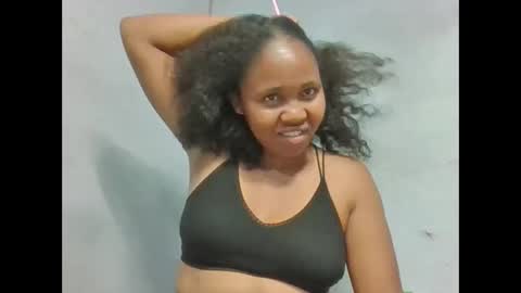 adelealy online show from November 12, 2025, 2:56 am