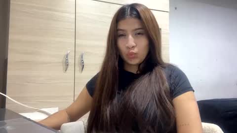 adellein foxx online show from October 16, 2025, 5:08 am