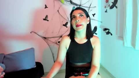 Adelle online show from November 3, 2025, 9:10 am