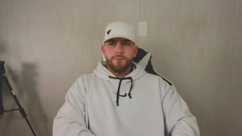 Ades online show from November 1, 2025, 12:18 pm