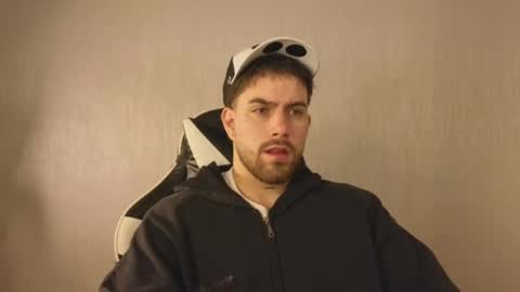 Ades online show from November 13, 2025, 11:31 am