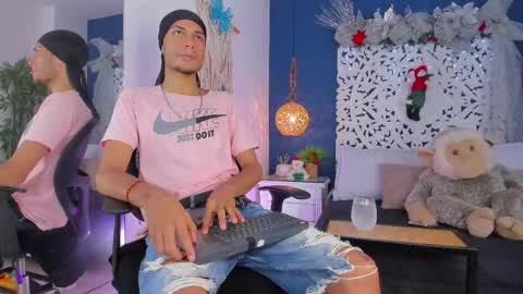 adonis_wb online show from December 4, 2025, 8:39 pm