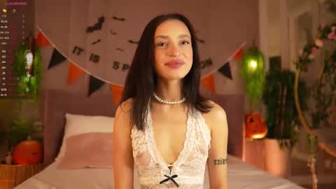 adoracortes online show from October 27, 2025, 5:00 am