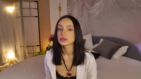 adoracortes online show from November 11, 2025, 5:07 am