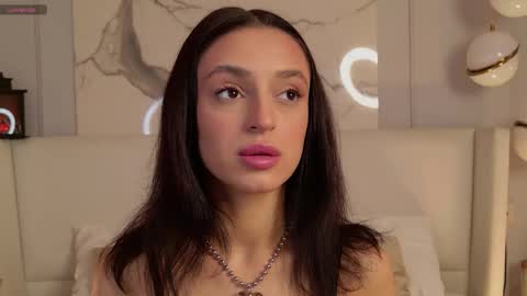 adoracortes online show from December 4, 2025, 5:06 am