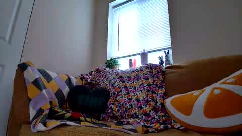 Queen Bunny online show from December 14, 2025, 8:24 pm