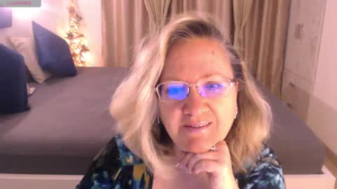 Snapshot of adrena_ chatting on January 14, 2025, 5:40 am Cryna online show from January 14, 2025, 5:40 am