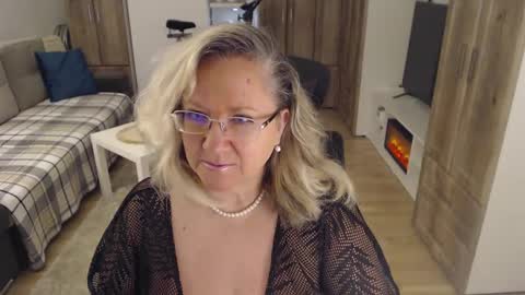 Snapshot of adrena_ chatting on February 14, 2025, 2:28 am Cryna online show from February 14, 2025, 2:28 am