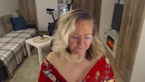 Snapshot of adrena_ chatting on February 14, 2025, 5:30 am Cryna online show from February 14, 2025, 5:30 am