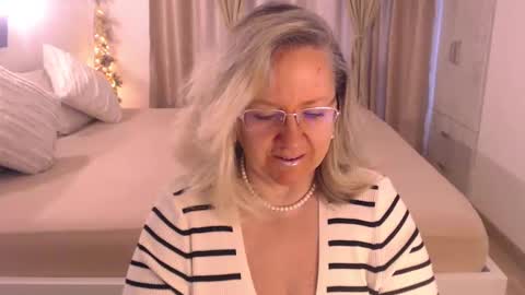 Snapshot of adrena_ chatting on February 20, 2025, 9:55 am Cryna online show from February 20, 2025, 9:55 am