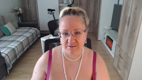Snapshot of adrena_ chatting on March 11, 2025, 12:28 pm Cryna online show from March 11, 2025, 12:28 pm