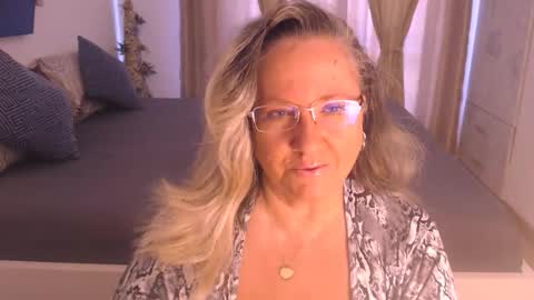 Snapshot of adrena_ chatting on September 21, 2025, 9:55 am Cryna online show from September 21, 2025, 9:55 am