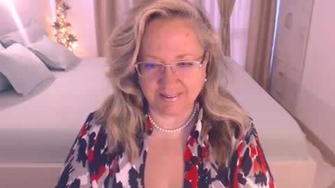 Snapshot of adrena_ chatting on October 12, 2025, 10:25 am Cryna online show from October 12, 2025, 10:25 am