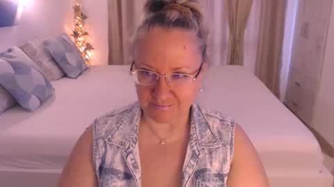 Snapshot of adrena_ chatting on November 12, 2025, 7:53 am Cryna online show from November 12, 2025, 7:53 am