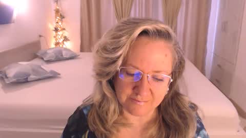 Snapshot of adrena_ chatting on November 14, 2025, 7:18 am Cryna online show from November 14, 2025, 7:18 am