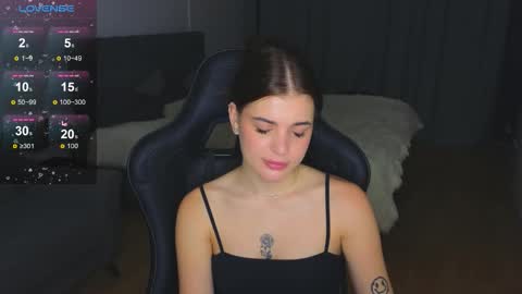 Adriana online show from November 28, 2025, 5:04 pm