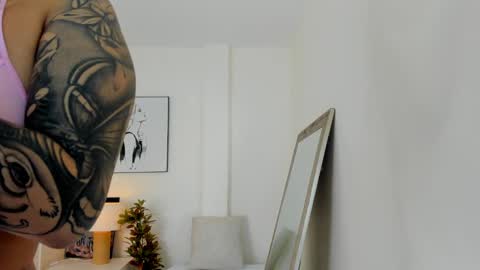 Adriana online show from October 5, 2025, 1:20 pm