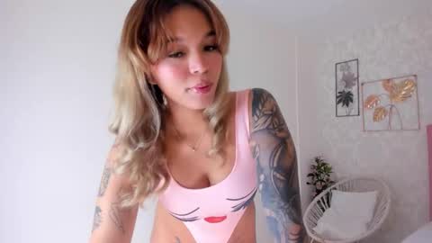 Adriana online show from October 26, 2025, 12:22 pm