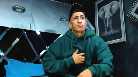 Snapshot of adrian_rae chatting on December 12, 2024, 11:40 am   online show from December 12, 2024, 11:40 am