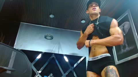 Snapshot of adrian_rae chatting on December 14, 2024, 2:53 pm   online show from December 14, 2024, 2:53 pm