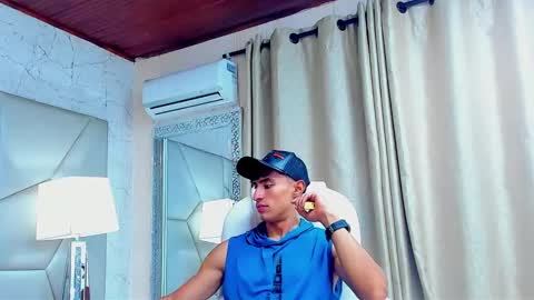 Snapshot of adrian_rae chatting on January 25, 2025, 12:05 pm   online show from January 25, 2025, 12:05 pm