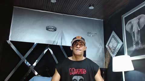 Snapshot of adrian_rae chatting on January 29, 2025, 12:02 pm   online show from January 29, 2025, 12:02 pm