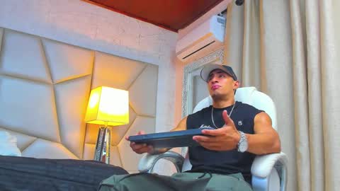 Snapshot of adrian_rae chatting on February 27, 2025, 11:31 am   online show from February 27, 2025, 11:31 am