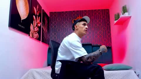 Snapshot of adrian_rae chatting on September 26, 2025, 6:34 pm   online show from September 26, 2025, 6:34 pm