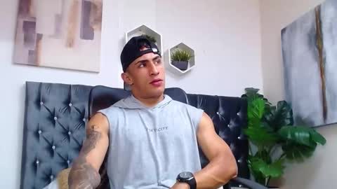 Snapshot of adrian_rae chatting on October 1, 2025, 6:14 pm   online show from October 1, 2025, 6:14 pm