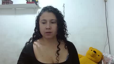 Snapshot of adrianatellez chatting on October 3, 2025, 1:41 pm Adriana Tellez online show from October 3, 2025, 1:41 pm